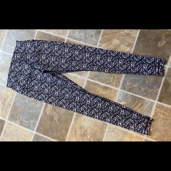 Lululemon Shimmy Shimmer Roll Down leggings - Picture 4 of 5